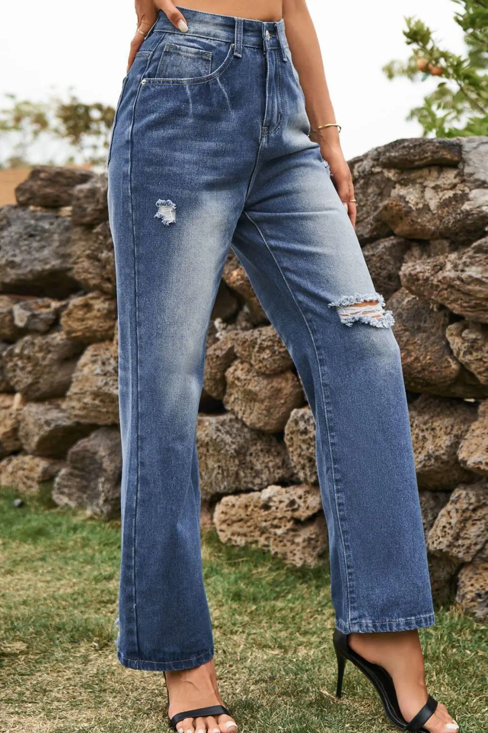 Distressed Buttoned Loose Fit Denim Jeans