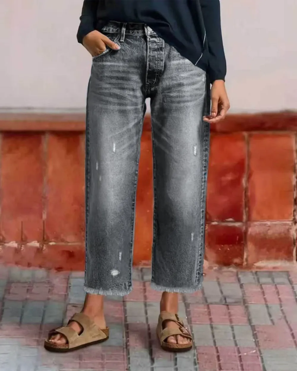 Raw-Hem Mid-Rise Cropped Straight-Leg Jeans