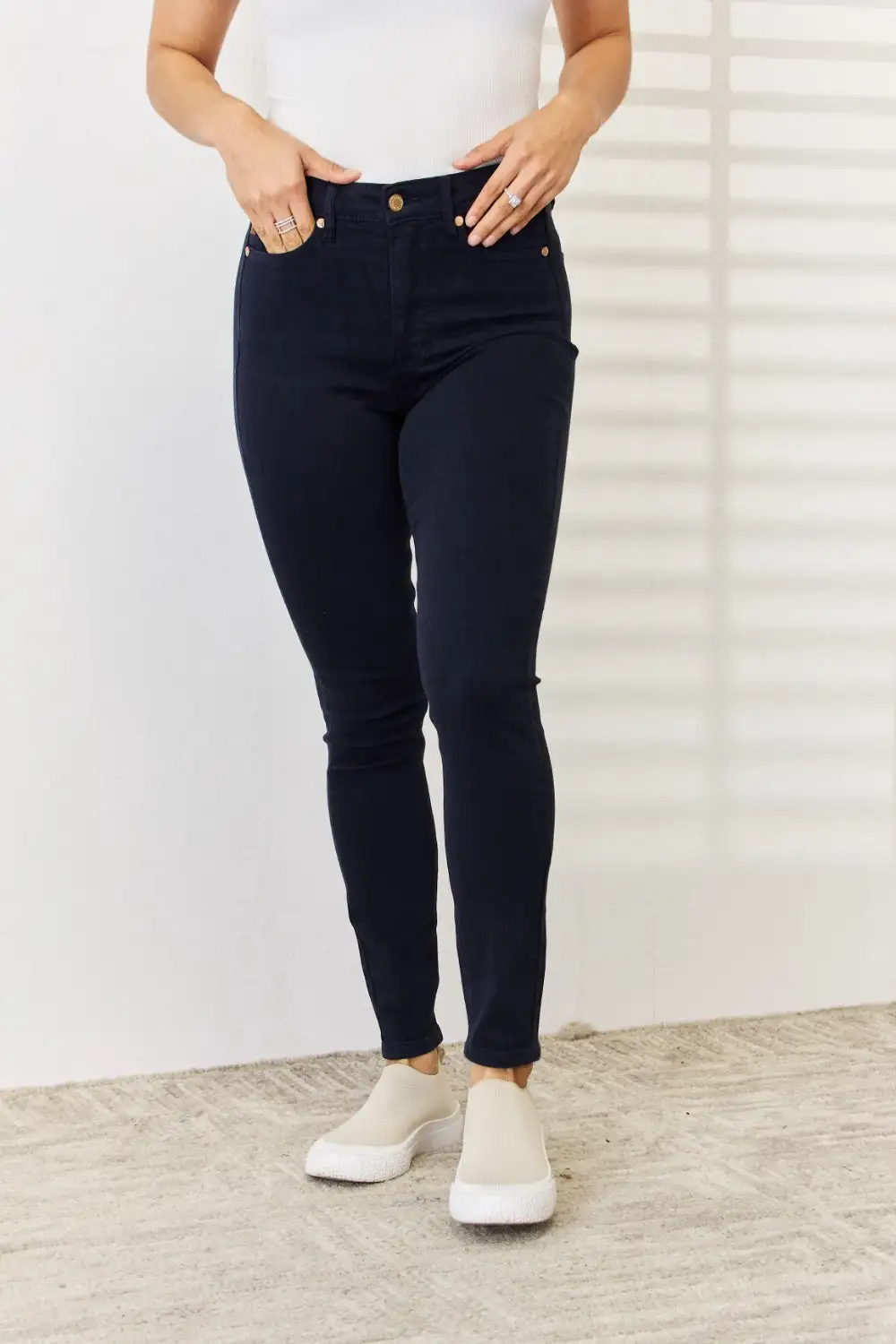 Modern Comfort-Fit Jeans