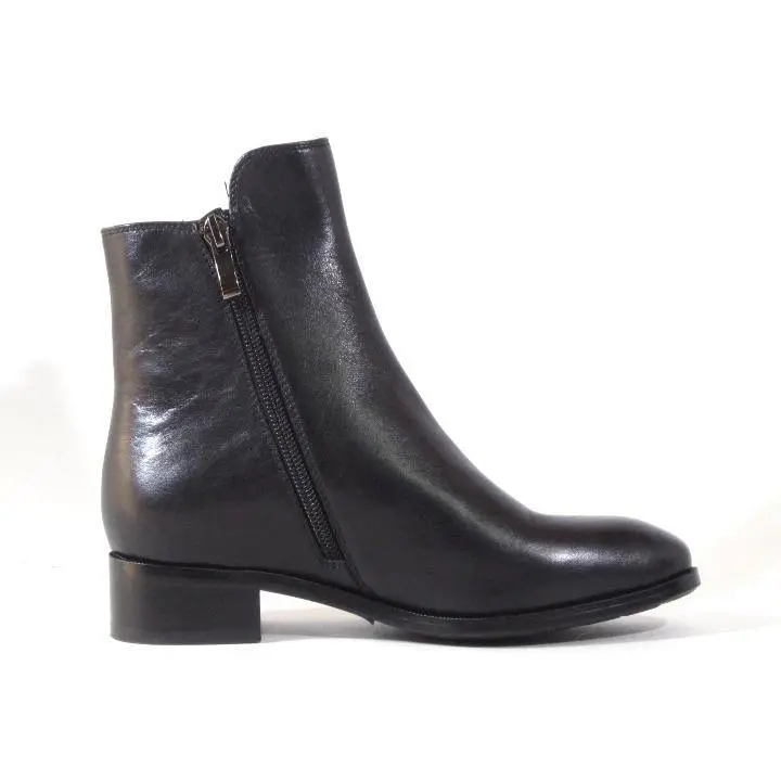 Leather Pointed Toe Chelsea Ankle Boots