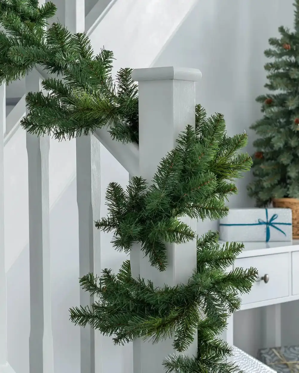 Classic Plain Decorative Garland