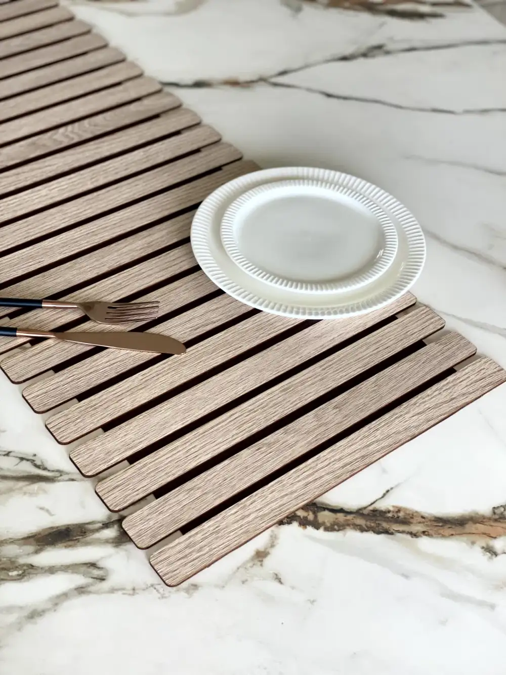Elm Foldable Table Runner Cream Feet