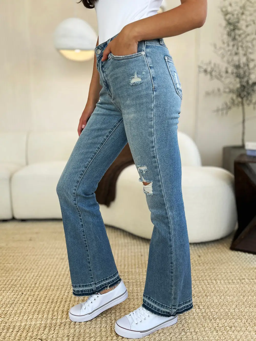 Comfort-Fit Distressed Jeans