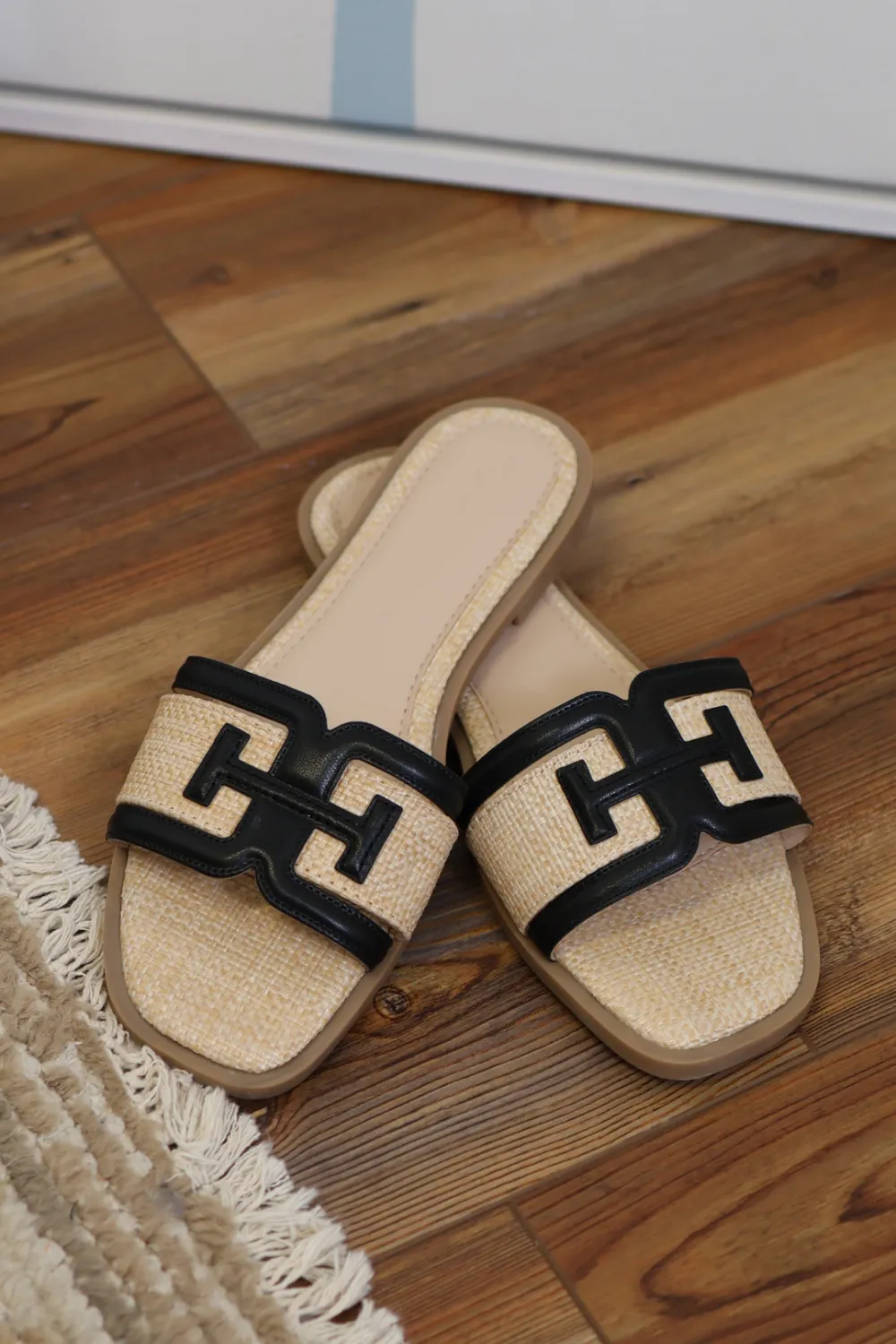 Contrast Detail Woven Ballet Flats