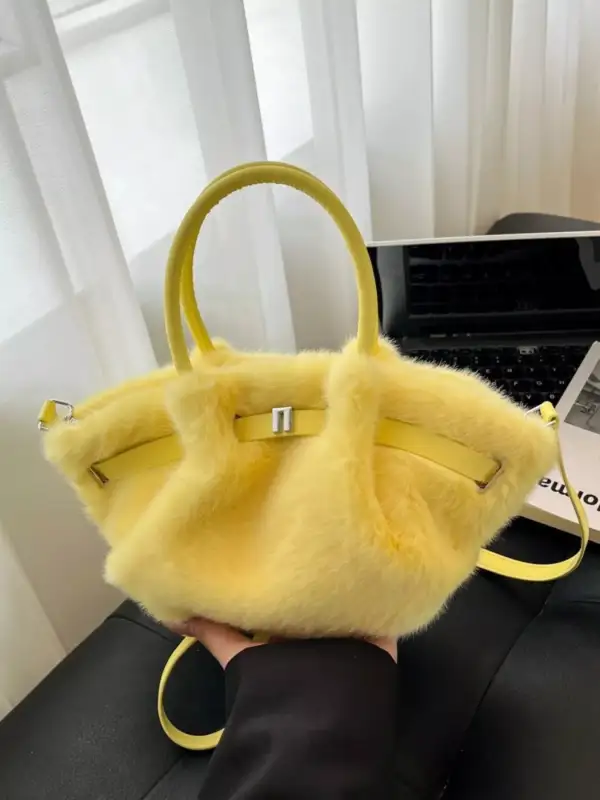 Minimal Finish Crossbody Bag