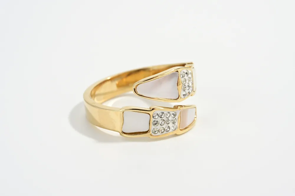 Contemporary Crystal Fashion Ring