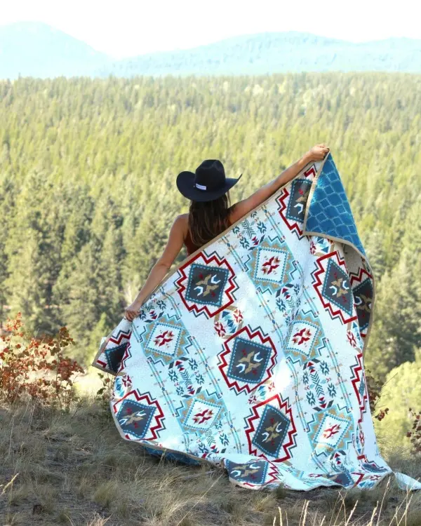 Classic Versatile Reversible Quilted Quilt Set