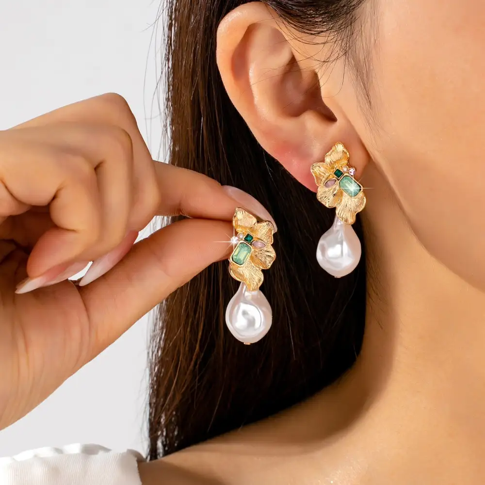 Textured Floral Pearl Dangle arrings