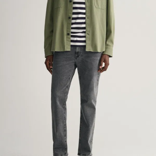 Everyday Straight-Leg Comfort-Stretch Denim Jeans