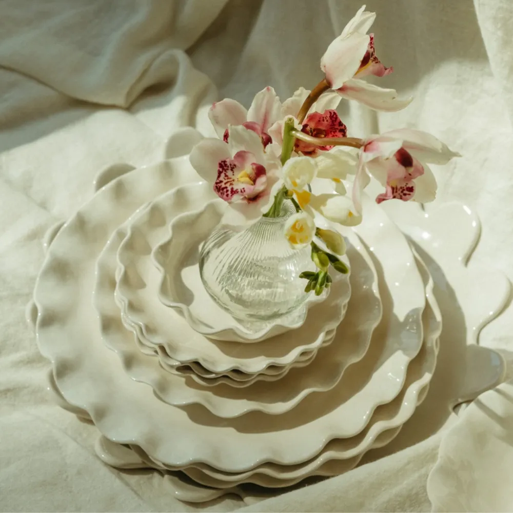 Classic Scalloped Table Serving Piece