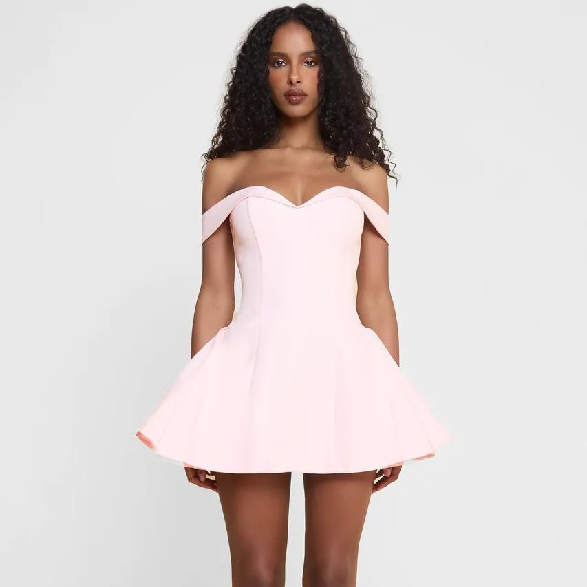 Annabel strapless figure-hugging short skirt