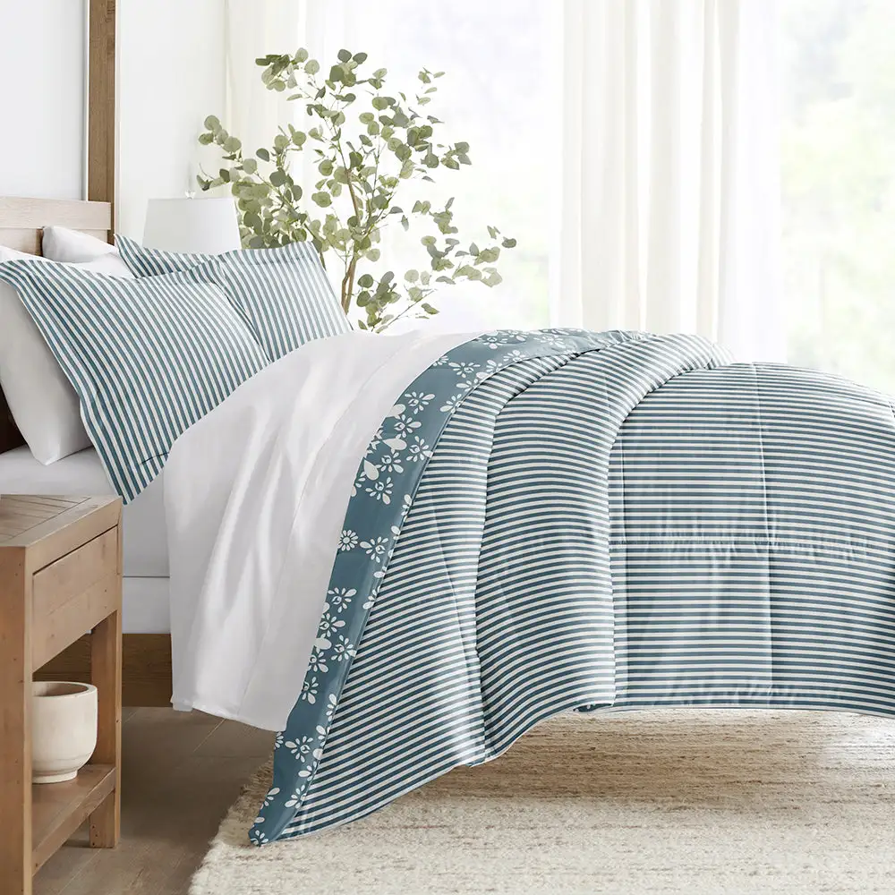Daisy Medallion Reversible Down Alternative Comforter Set