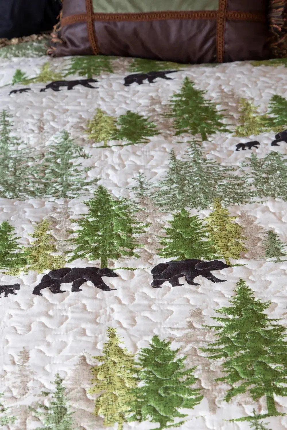 Inviting Quilted Animal Motif Quilt Set
