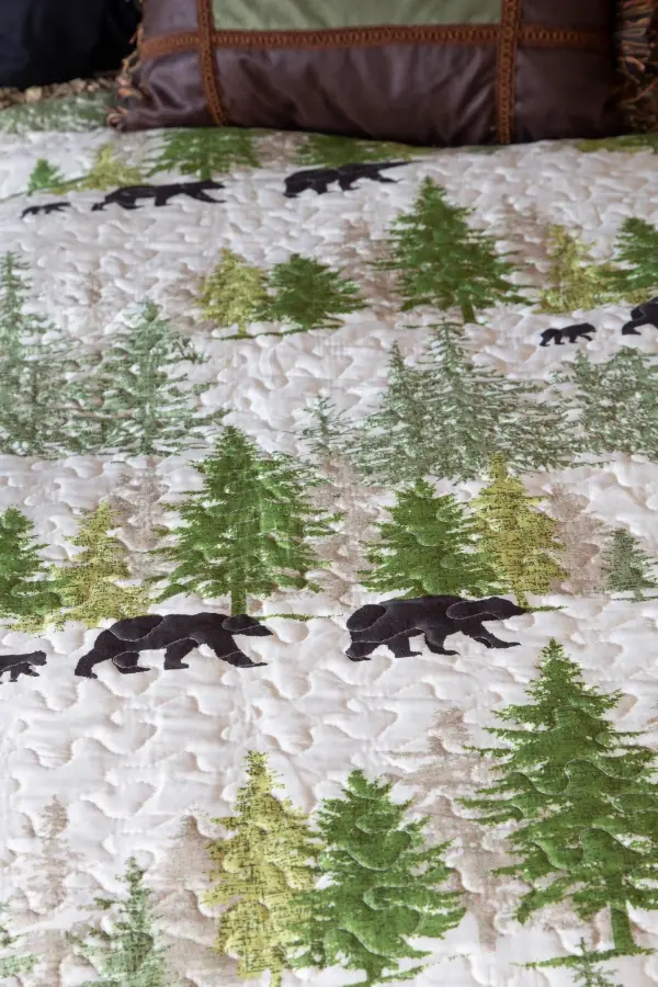 Inviting Quilted Animal Motif Quilt Set