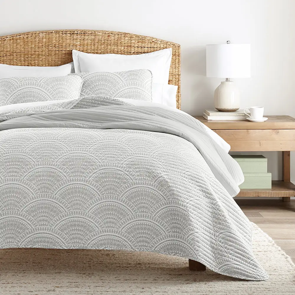 Scallop Reversible Quilted Coverlet Set