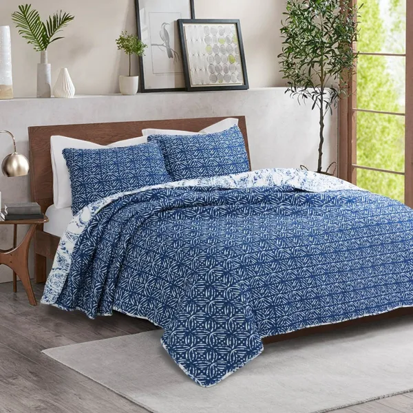 Layered Cotton Polyester Quilt Bedding Set