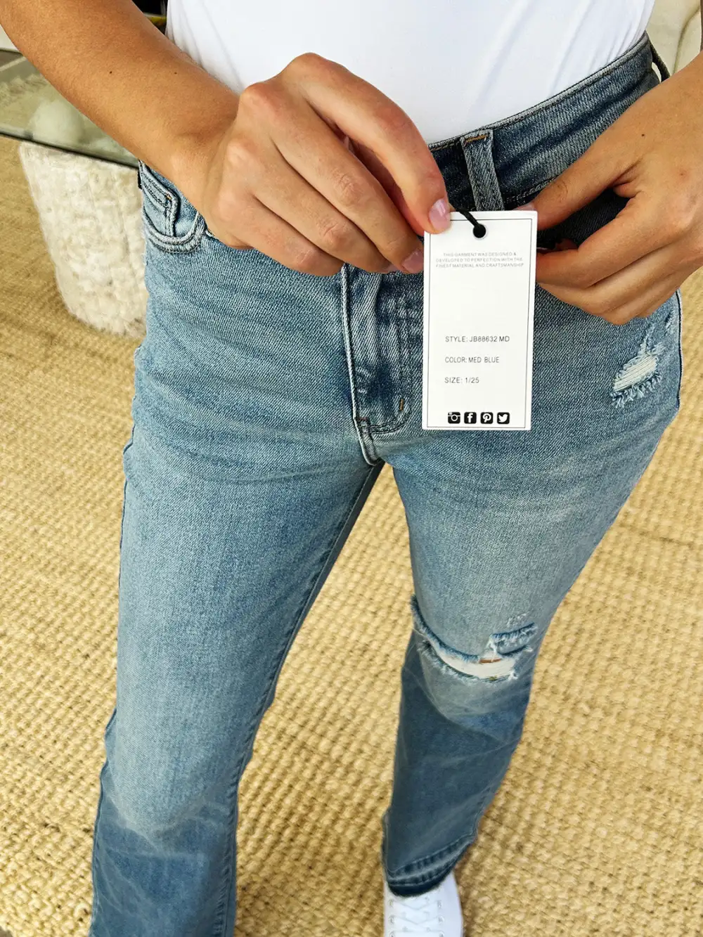 Comfort-Fit Distressed Jeans