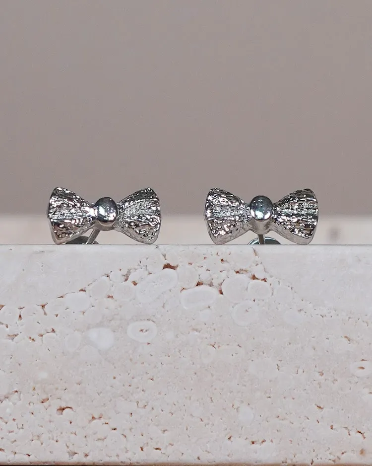 Minimal Loop Drop Earrings