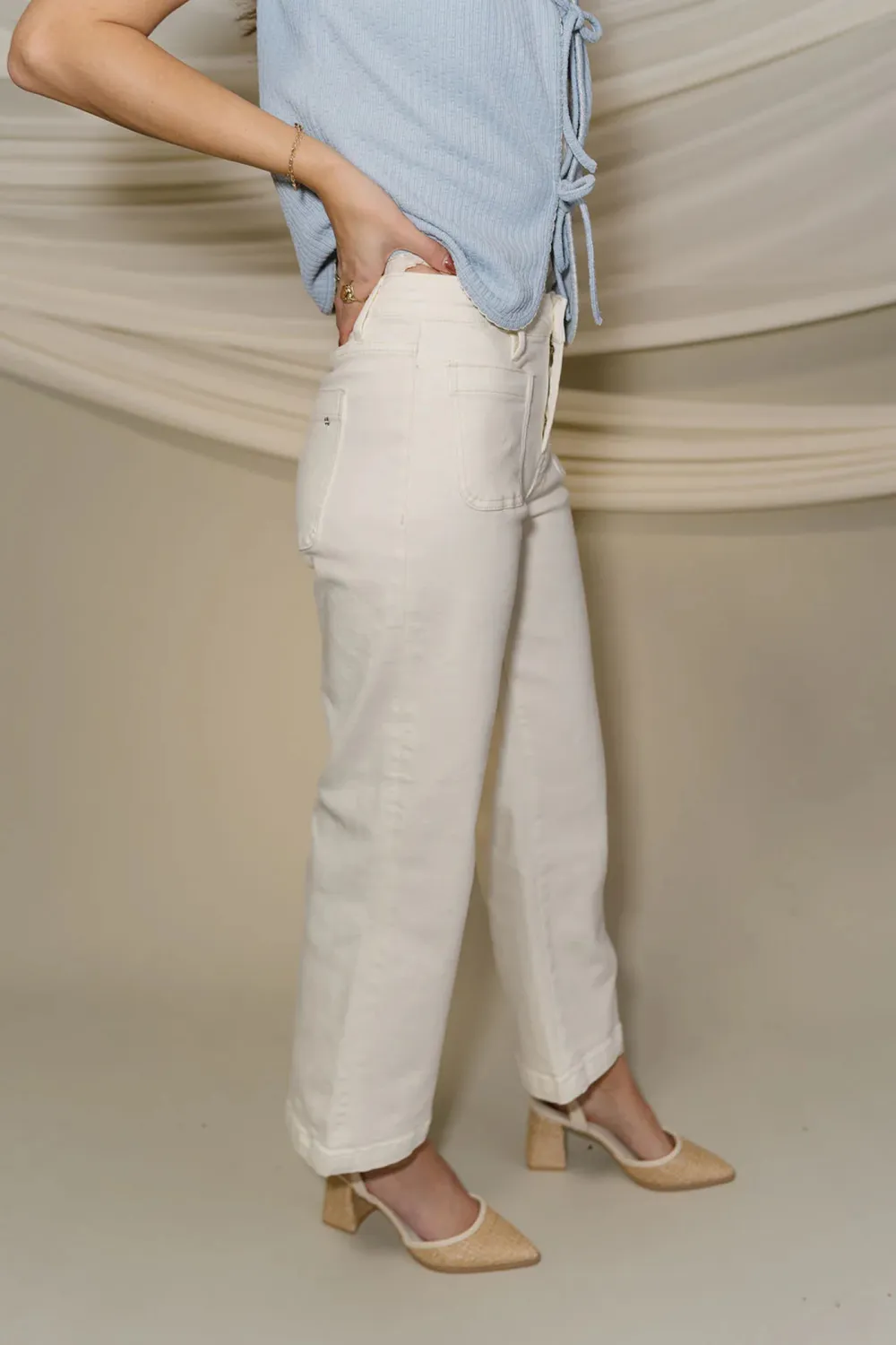 Front Zipper Crop Leg Jeans