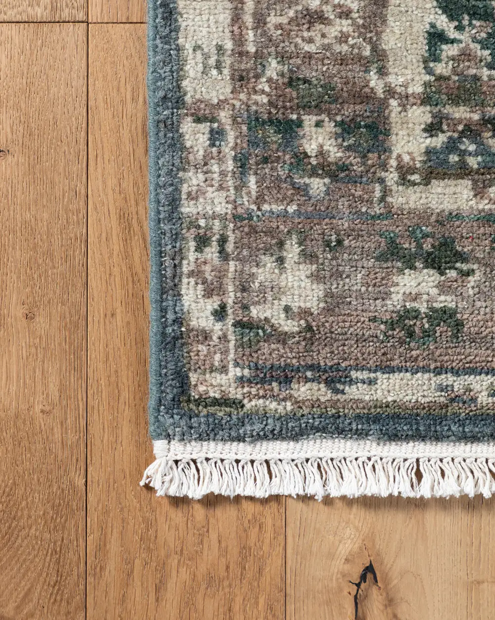 Bordered Classic Hand-Knotted Wool Area Rug