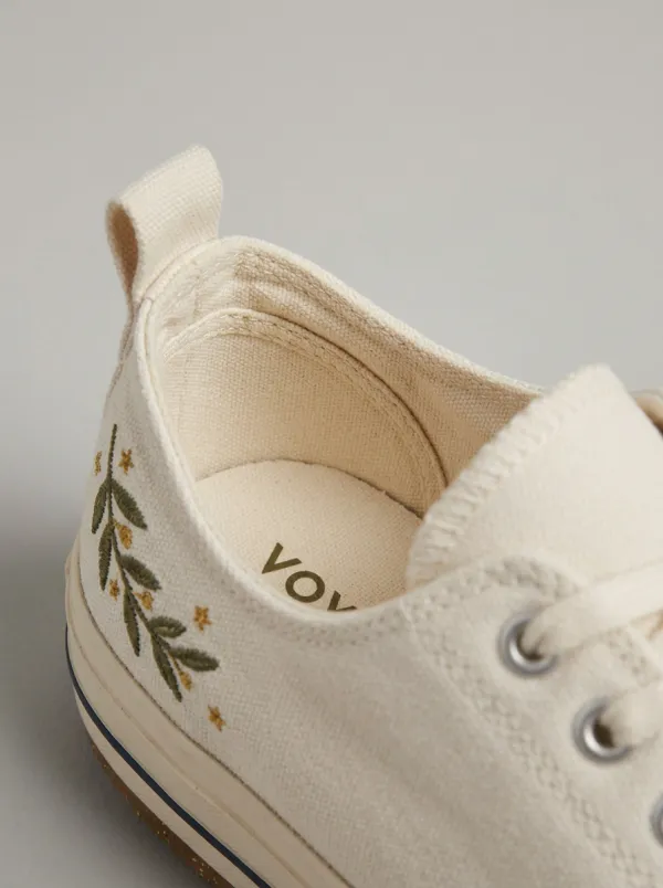 Modern Embroidered Botanical Women's Low-Top Canvas Shoes