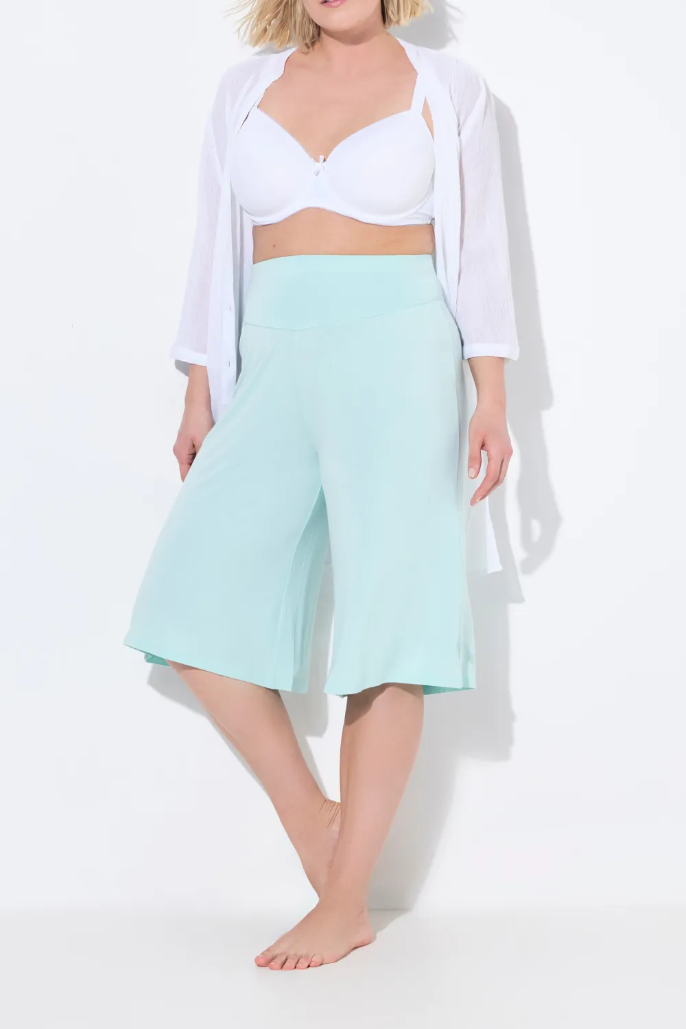 V-Shaped Loose Shorts