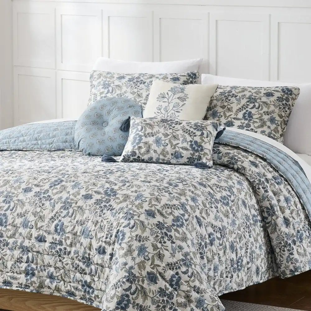 Refined Reversible Quilt Bedding Set