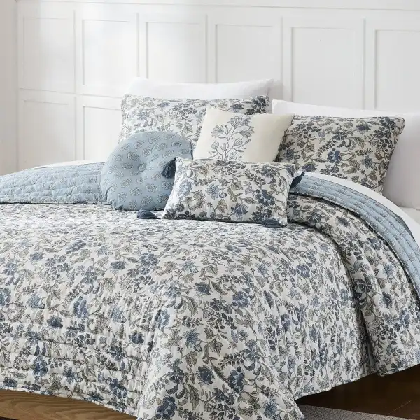 Refined Reversible Quilt Bedding Set
