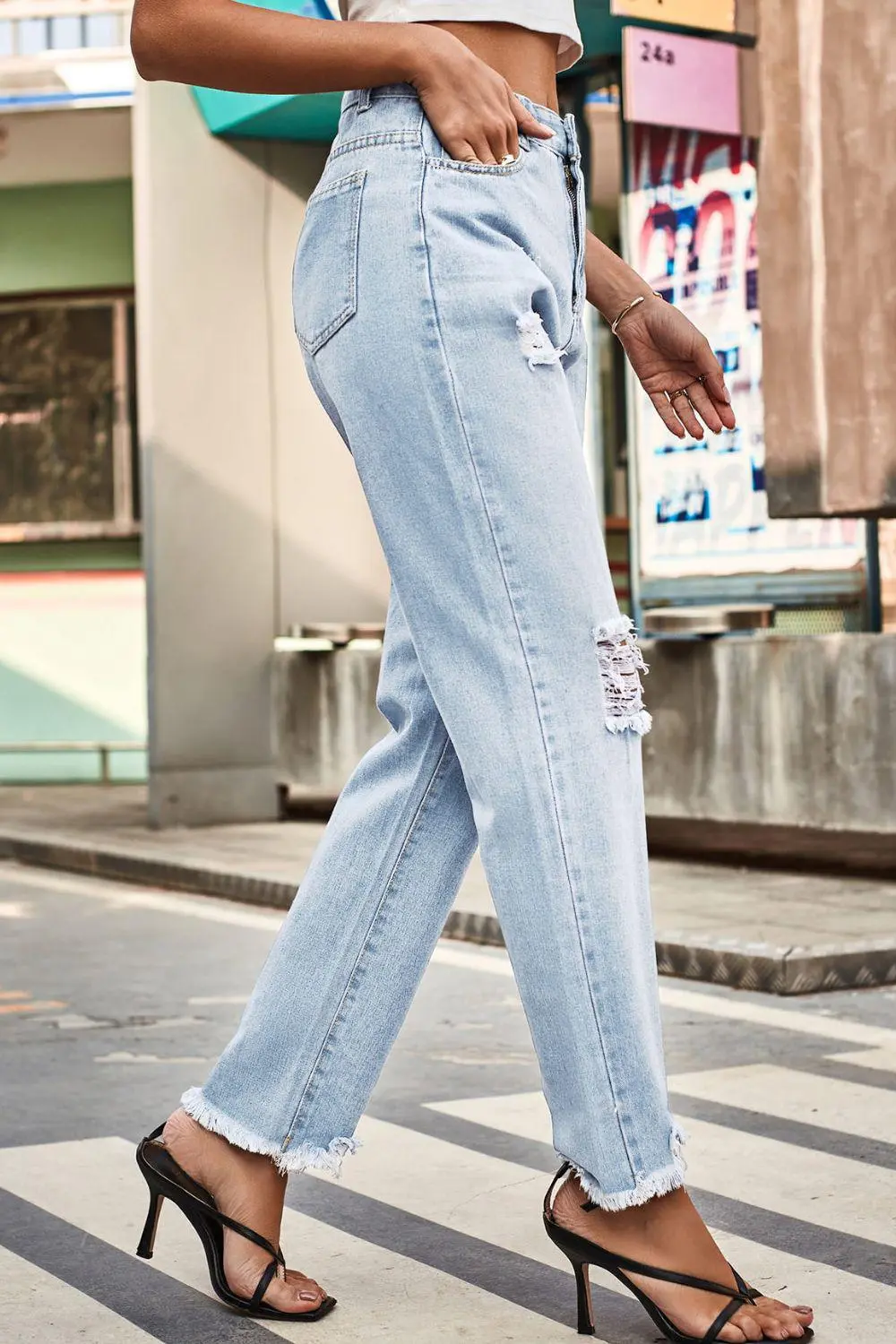 Distresssed Buttoned Loose Fit Denim Jeans