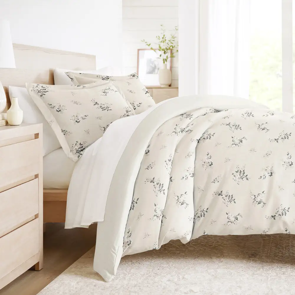 Delicate Floral Pattern Reversible Duvet Cover Set