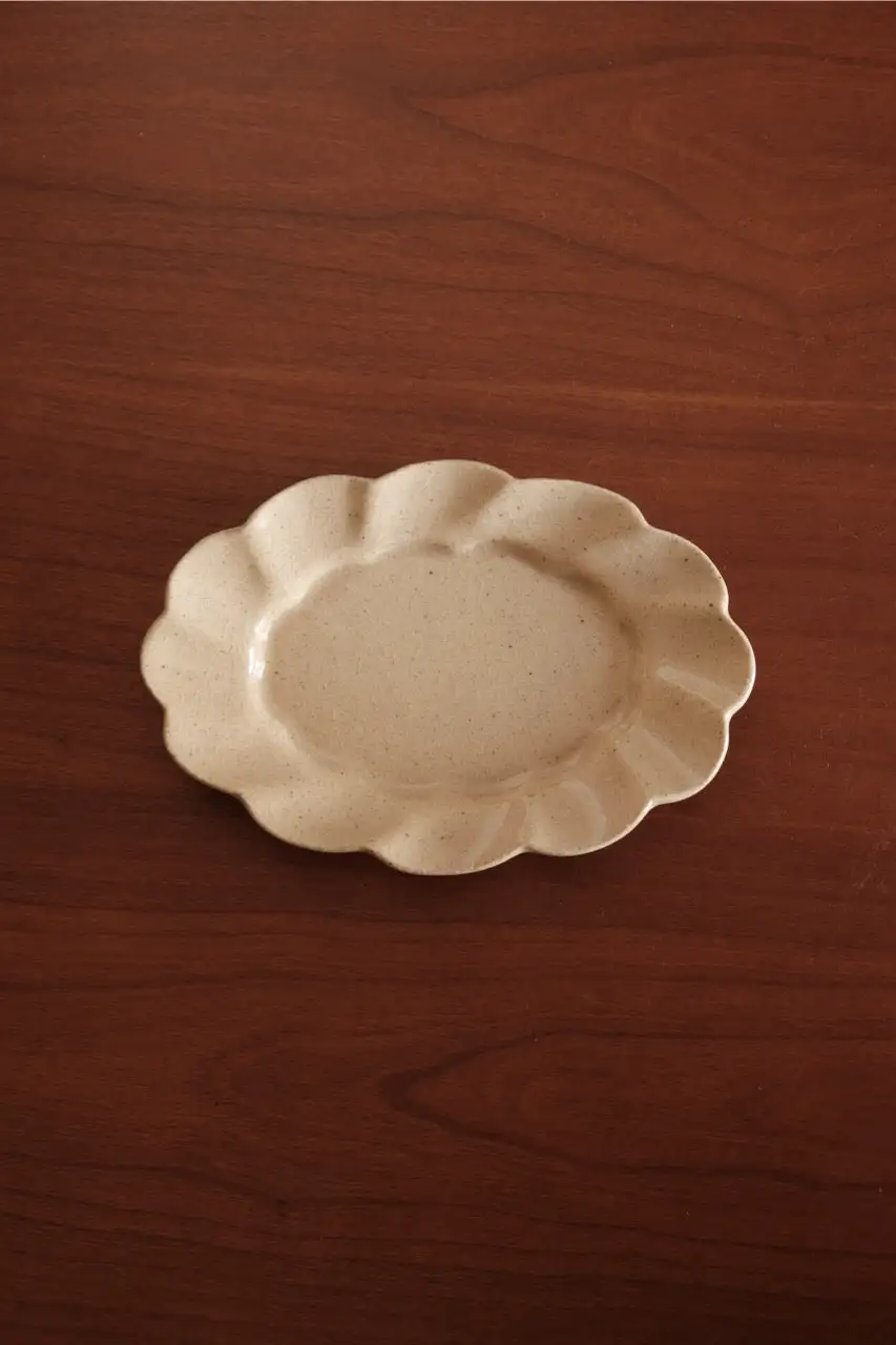 Handmade Flower-shaped Oval Plate