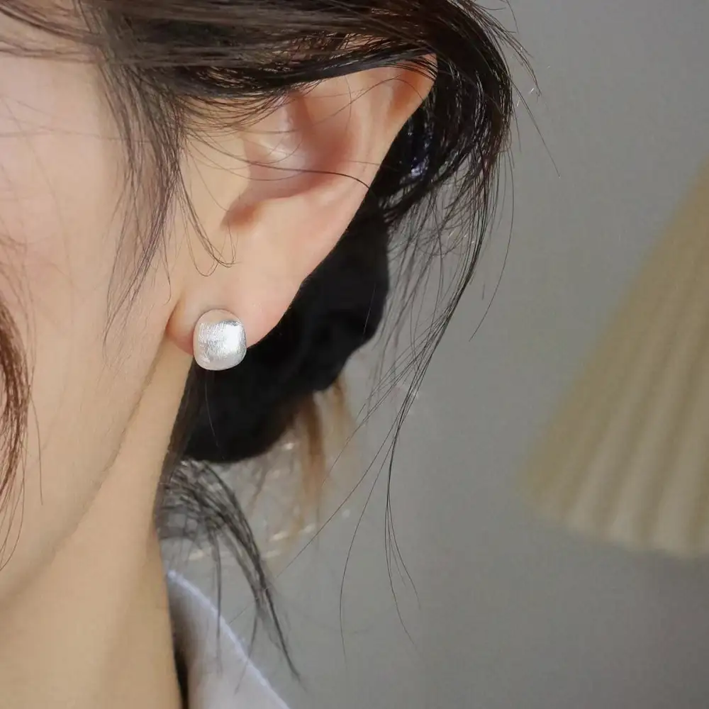 Women's C-hoop Earrings