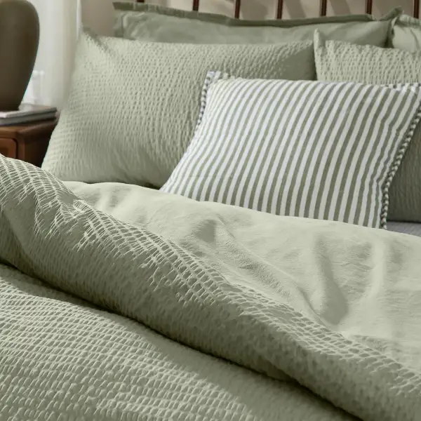 Refined Bedroom Reversible Scenic Seersucker Duvet Cover Set