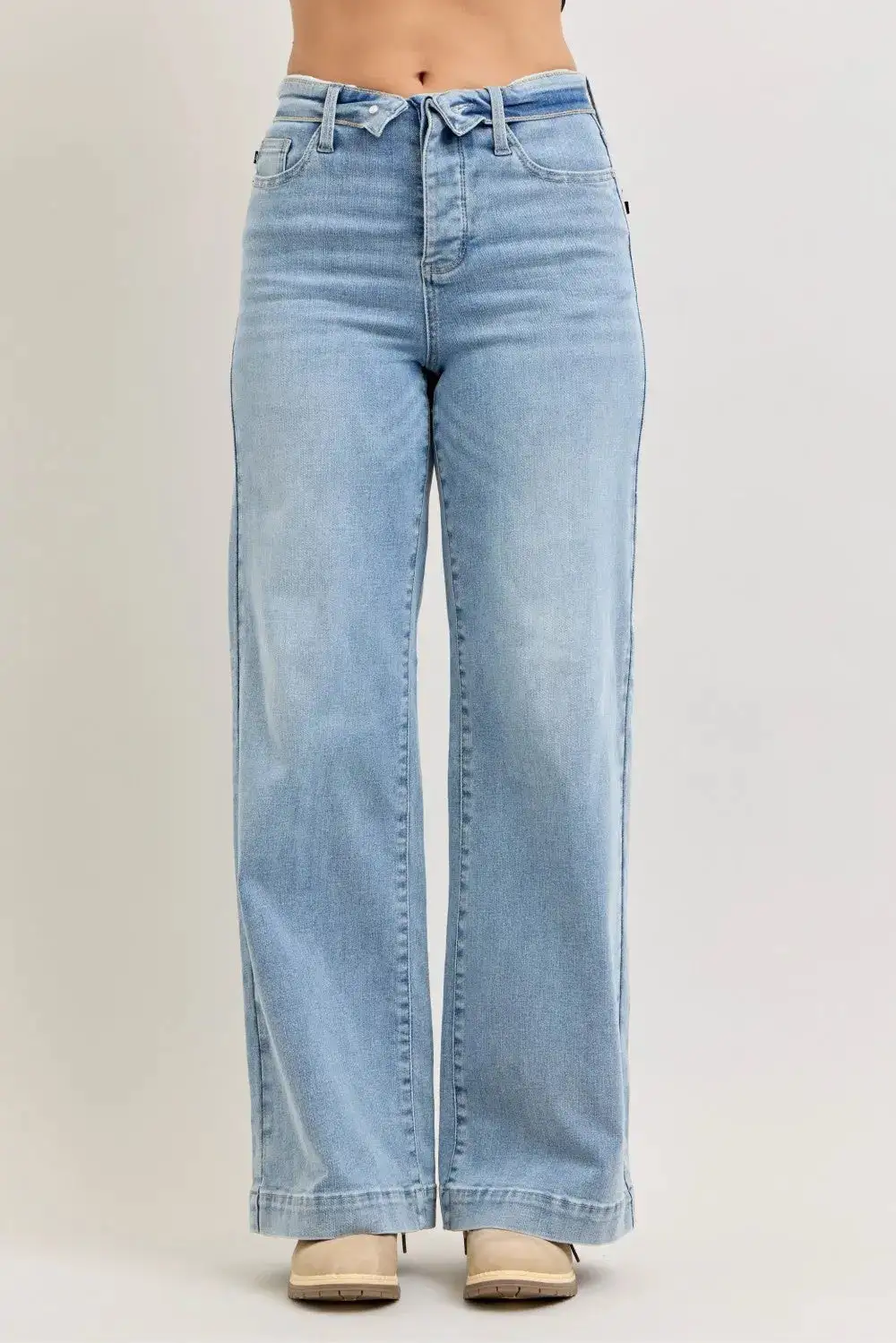 Mid Rise Retro Style Wide Leg Pocketed Denim Jeans
