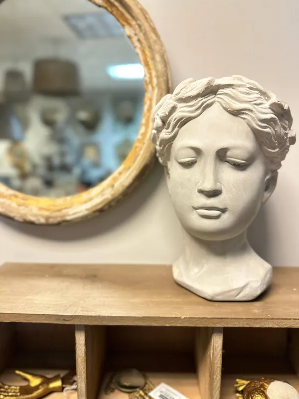 Cozy Room Decorative Accent Portrait Vase