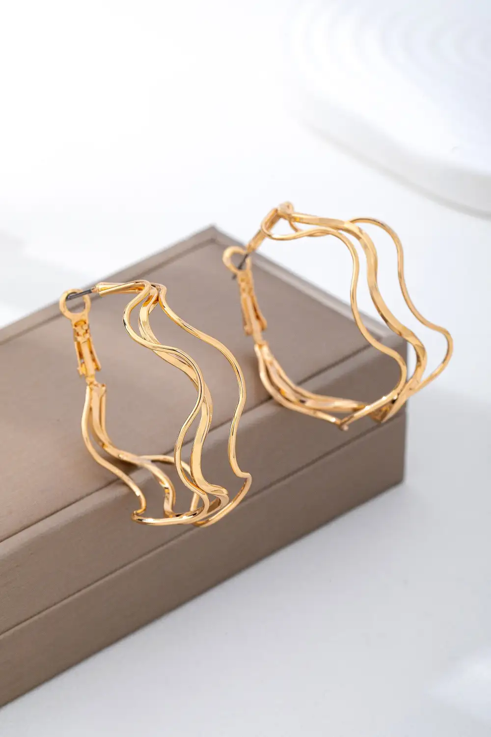 Textured Wavy Hoop arrings