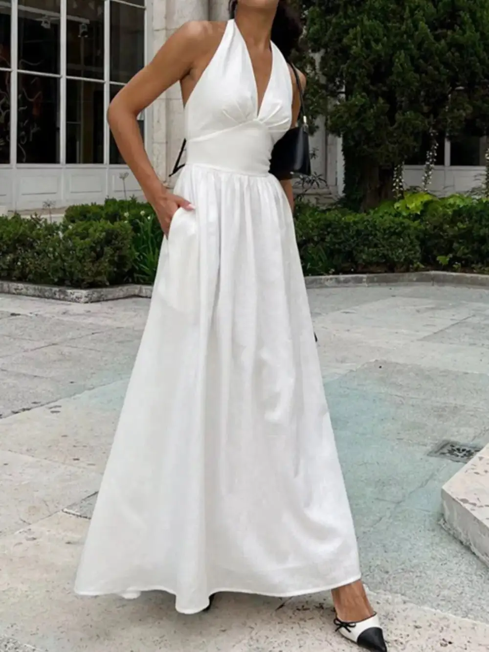 Relaxed Halter Neck Flowy Maxi Dress