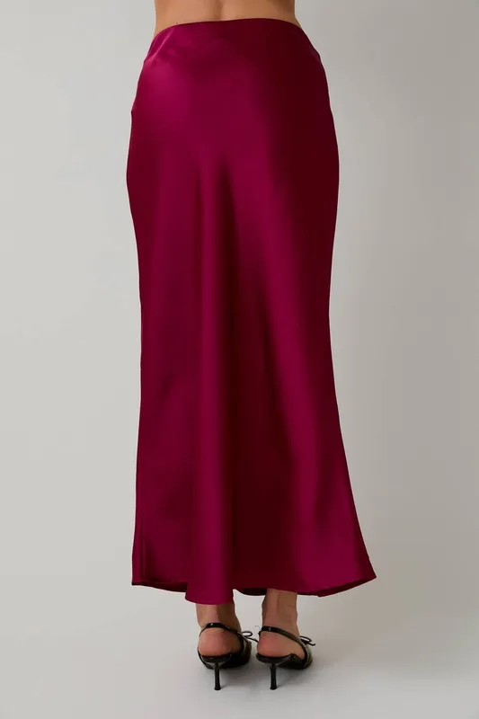 Everyday Fit Cranberry Satin Skirt