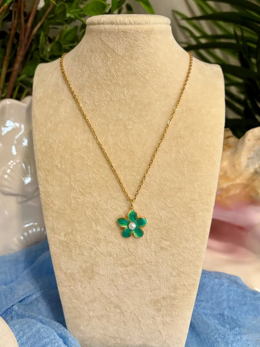 Island Flower Pendant Necklace