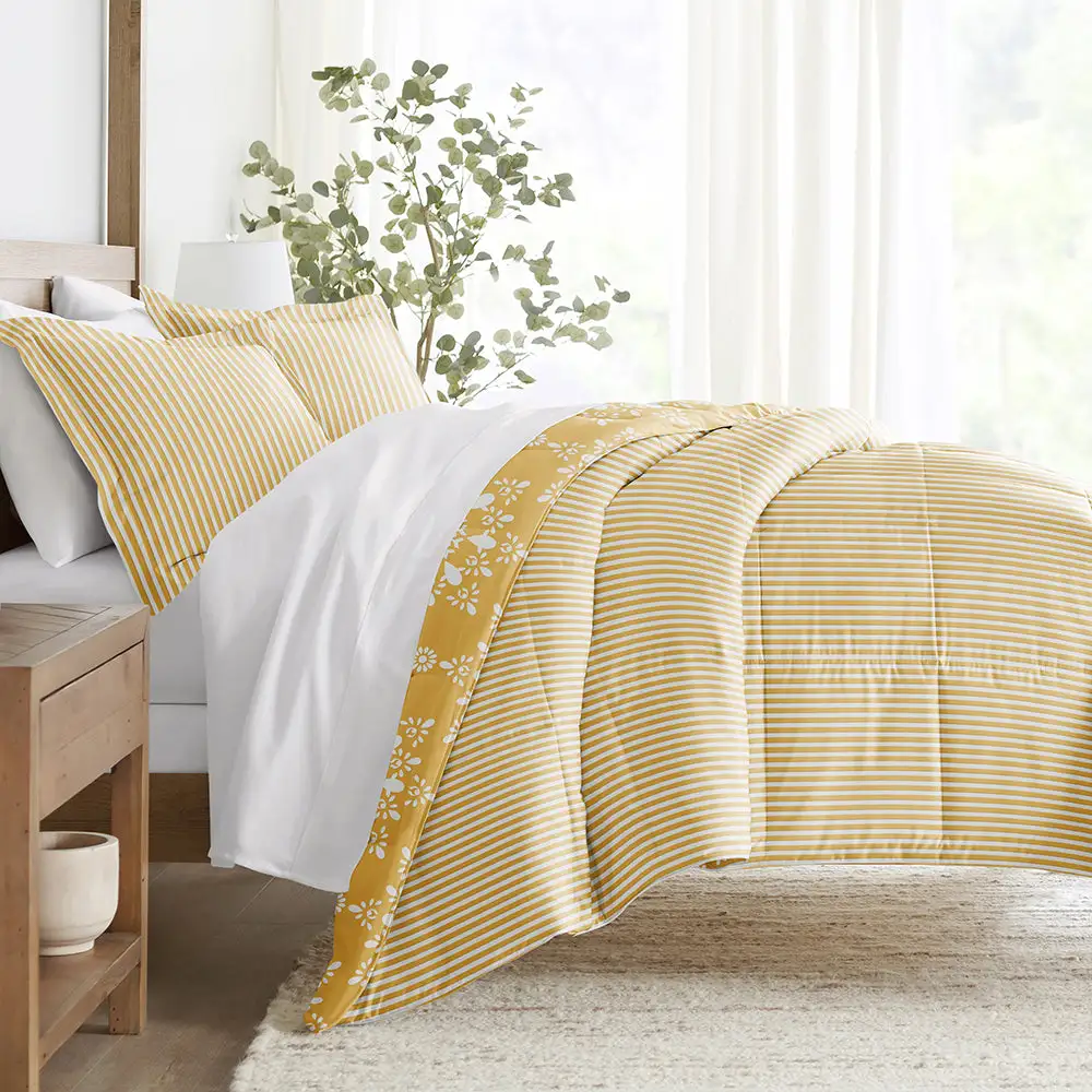 Daisy Medallion Reversible Down Alternative Comforter Set