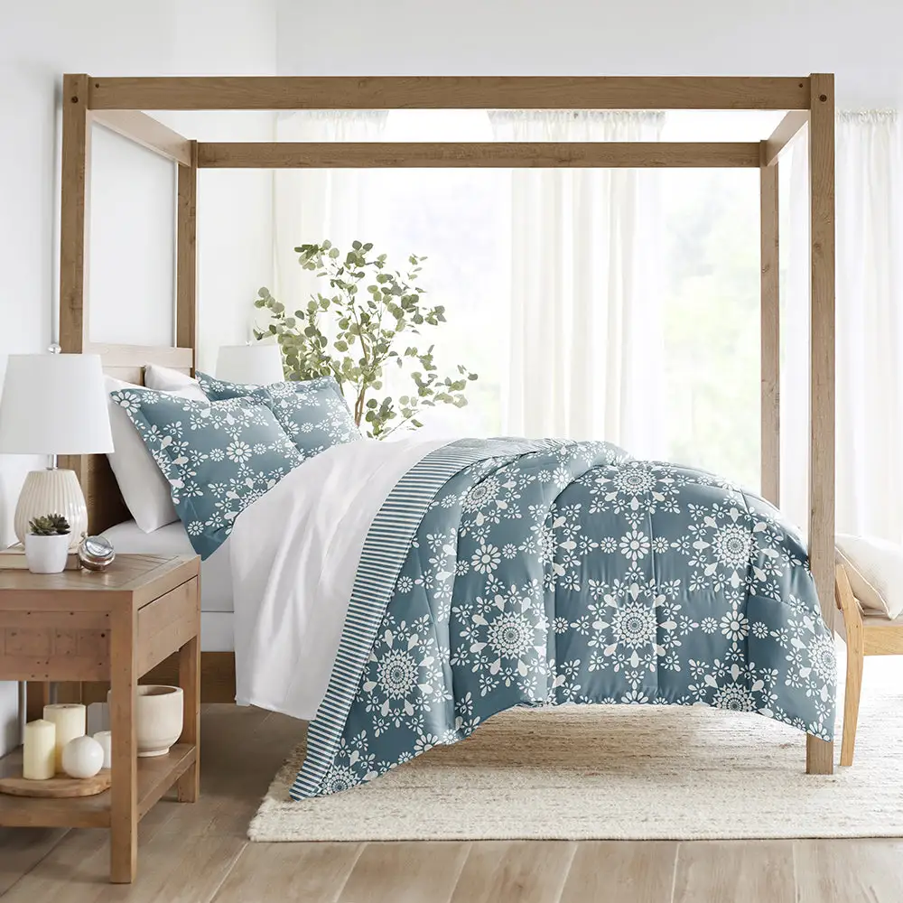 Daisy Medallion Reversible Down Alternative Comforter Set