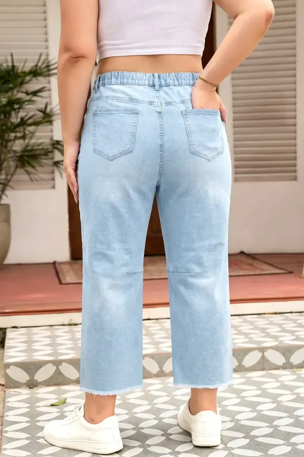 Relaxed Pocketed Jeans