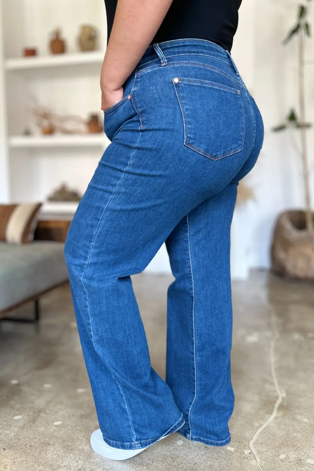 Classic Easy-Fit Jeans