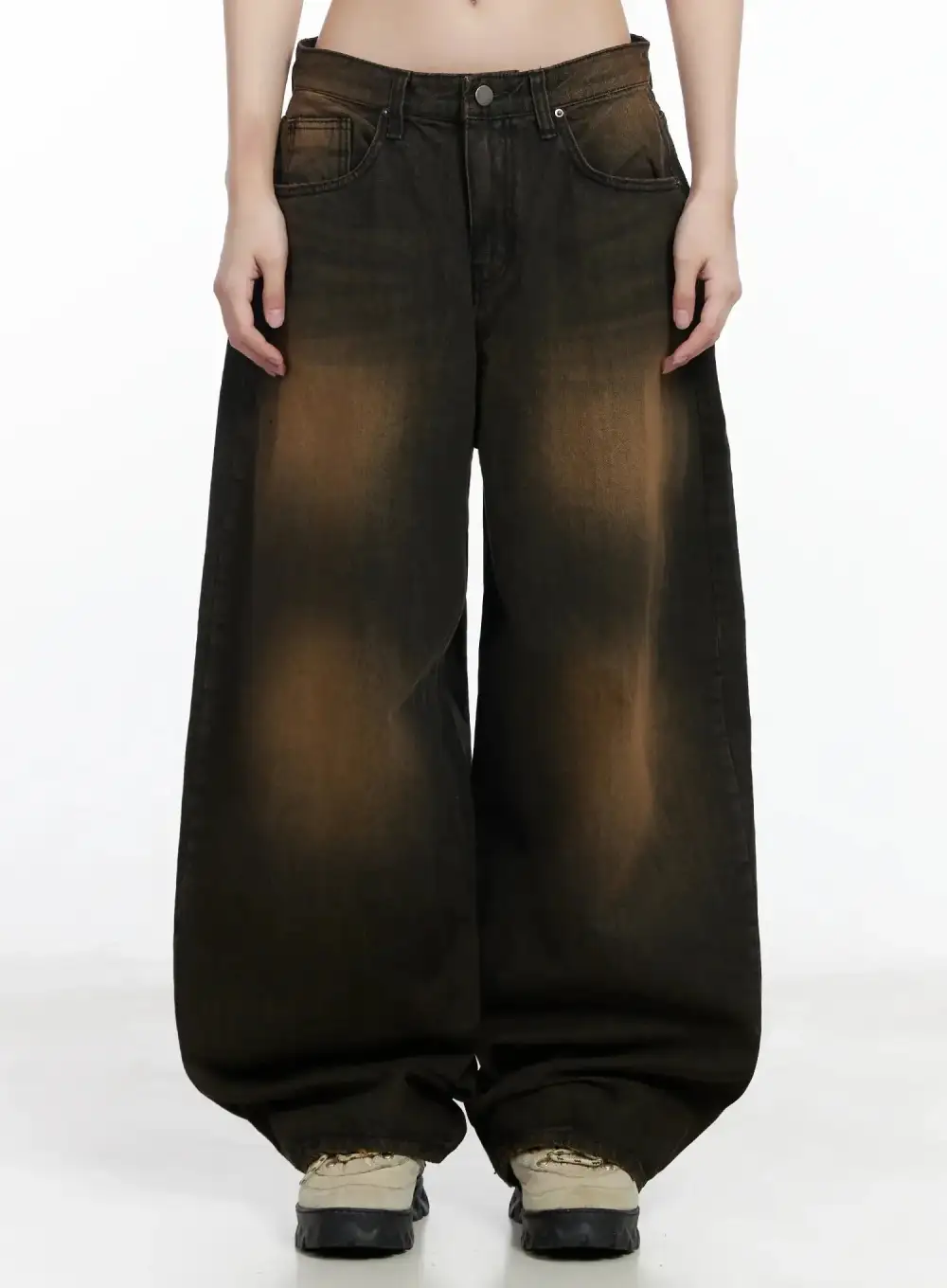 Contemporary Vintage Wash Baggy Jeans