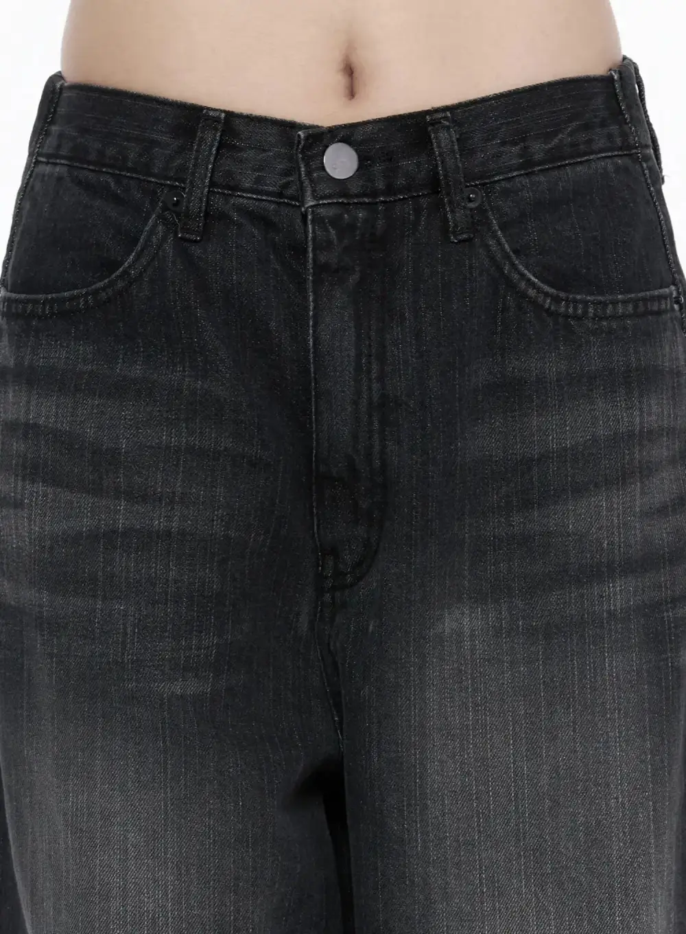 Contemporary Low-Rise Baggy Jeans