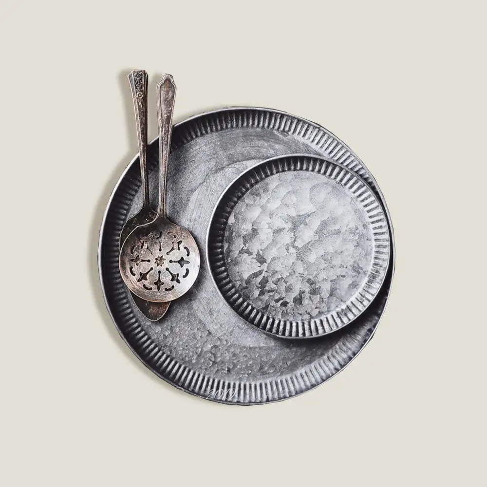 Round Retro-Style Serving Tray