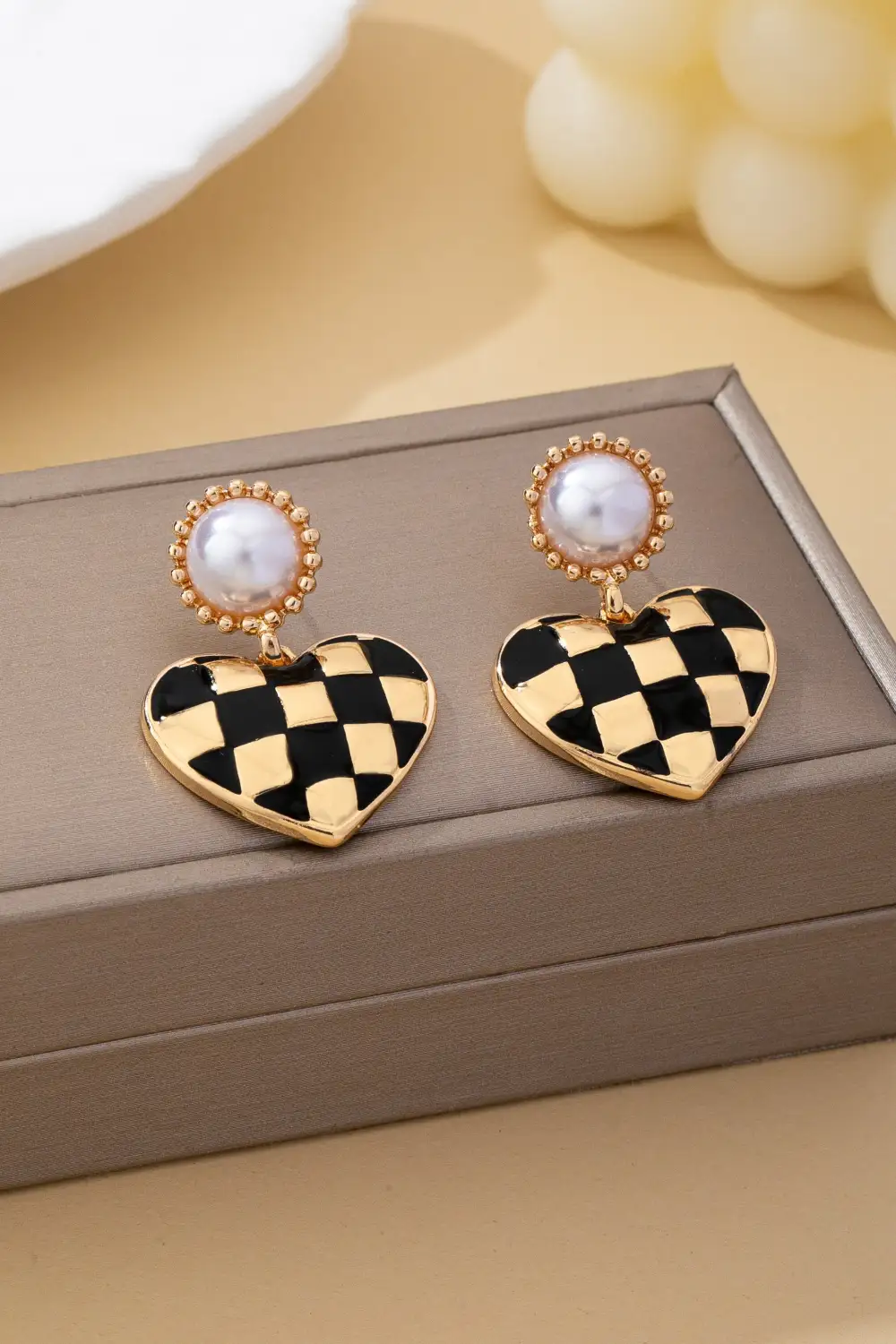 Vintage Style Checkerboard Heart Drop