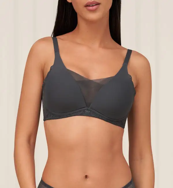 Women's Understated Non-Wired Padded Lace Bra