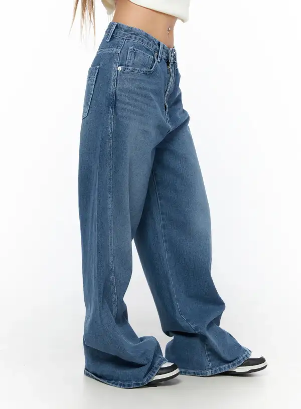Stitch-Detail Contemporary Wide Leg Jeans