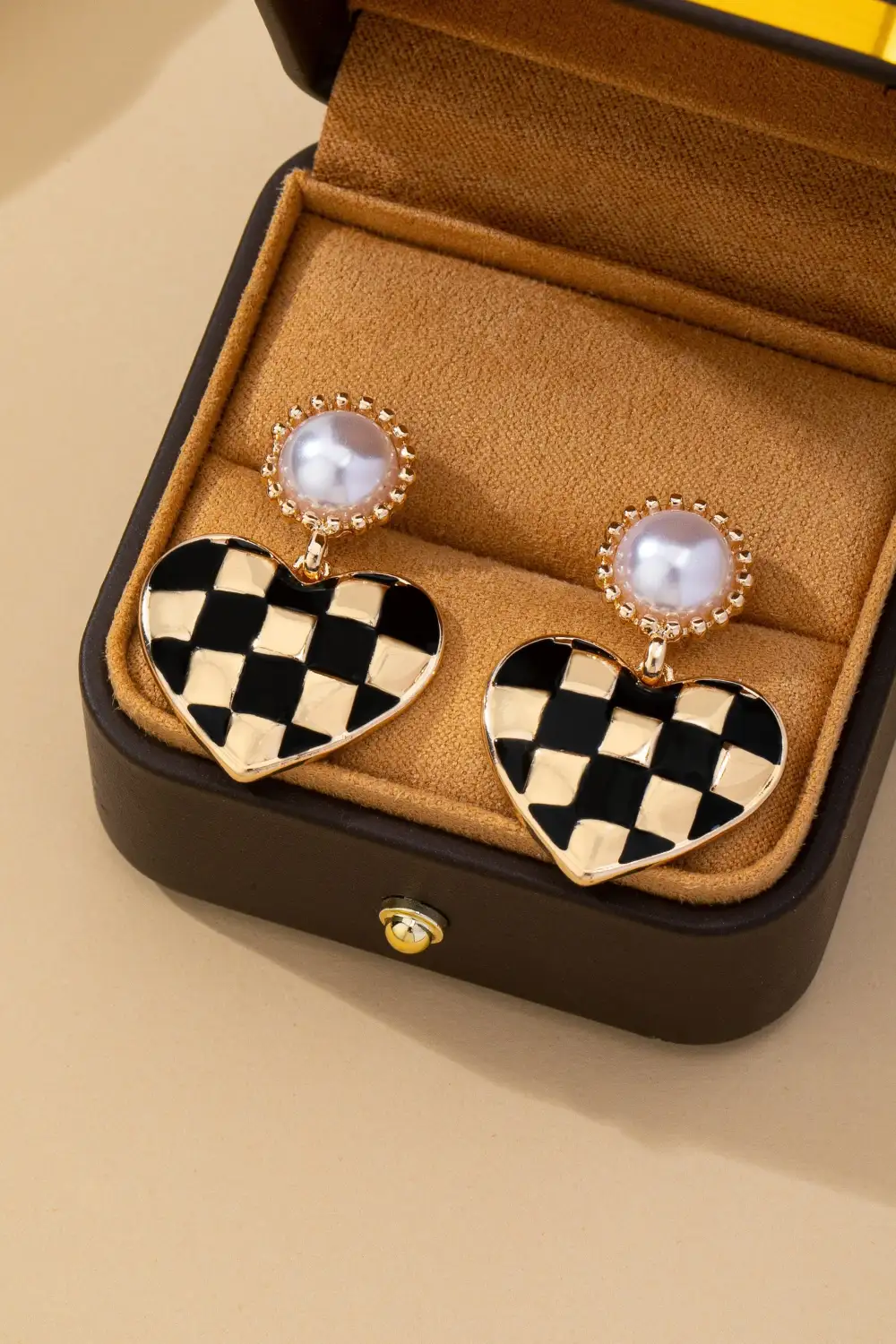Vintage Style Checkerboard Heart Drop